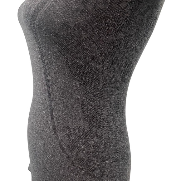 Lululemon Run: Swiftly Tech Long Sleeve Lace Design in Charcoal Gray Sz 4 - Picture 8 of 16